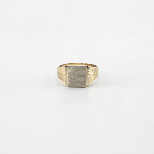 Opposite Sided Lined Signet Ring